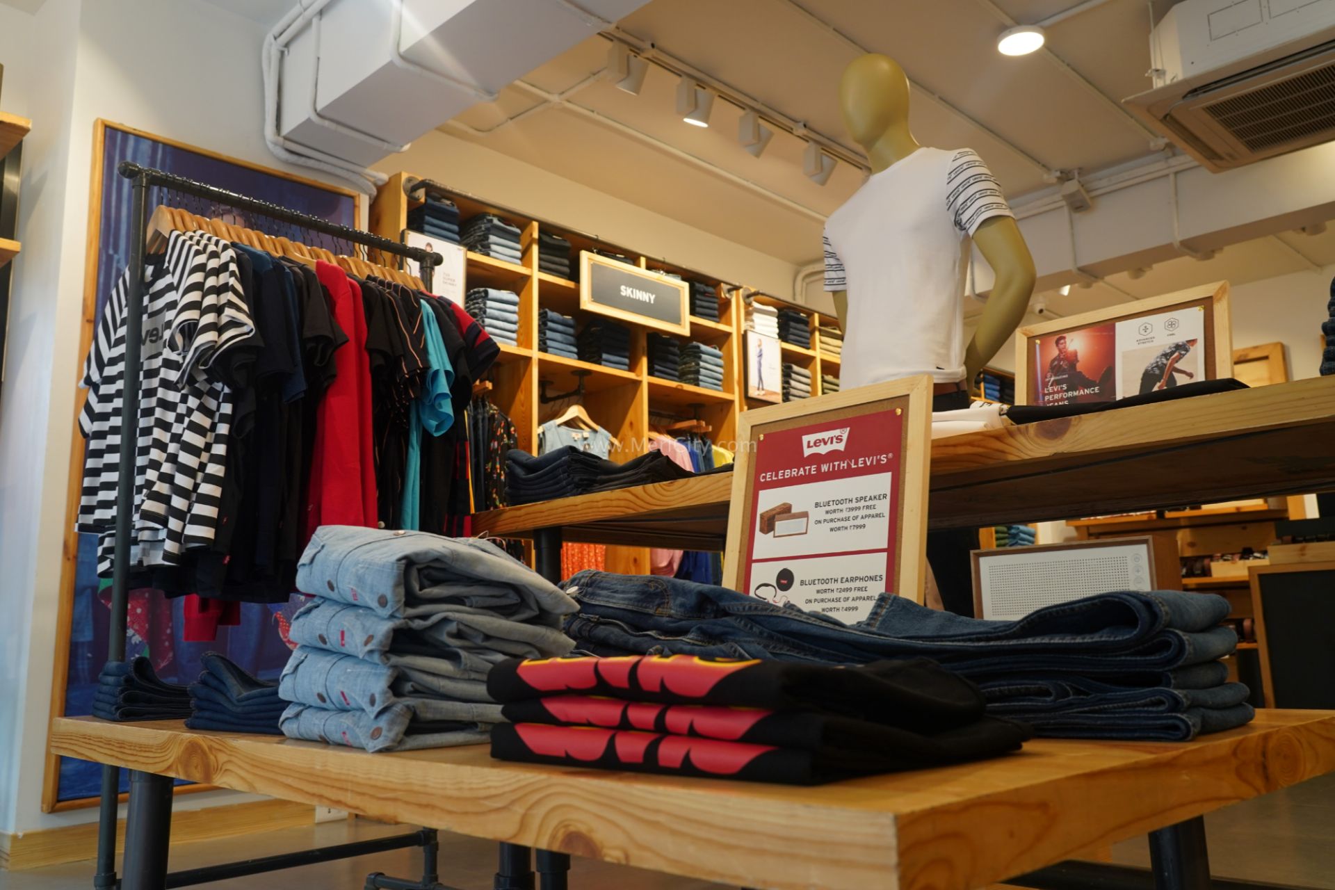 Levi's in Gandhinagar, Infocity - Mens Clothing, in Gandhinagar, Gujarat,  India - MeriCity